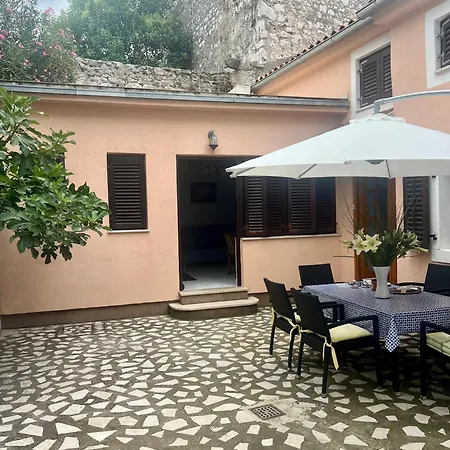 Holiday home Nesa Front *