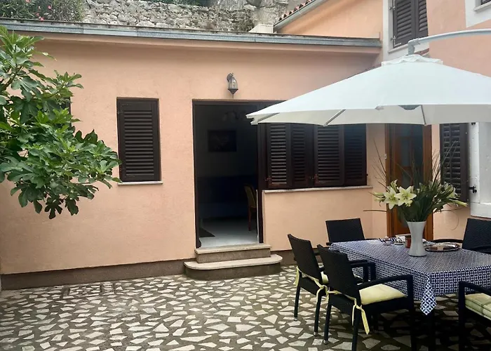 Holiday home Nesa Front *