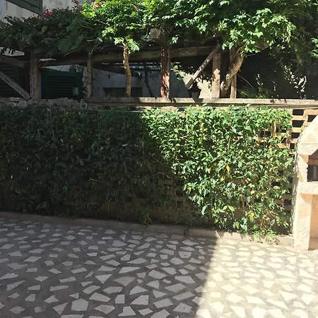 度假居 Nesa Front